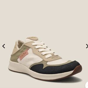 Taos Direction Sneaker EUC